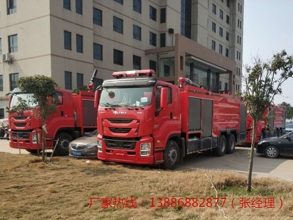 12方五十铃双桥干粉泡沫联用消防车