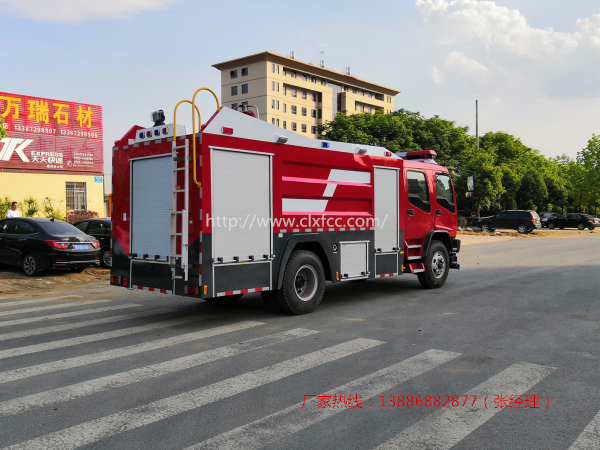 8吨五十铃FVR泡沫消防车