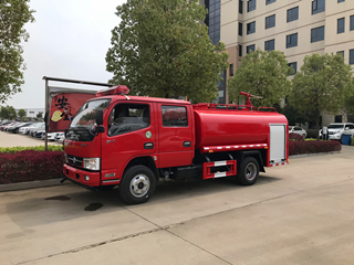 4吨东风凯普特双排消防洒水车