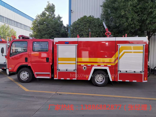 3.5吨五十铃700P泡沫消防车