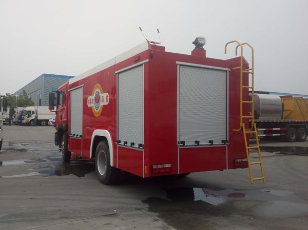 6-8吨东风D9水罐消防车