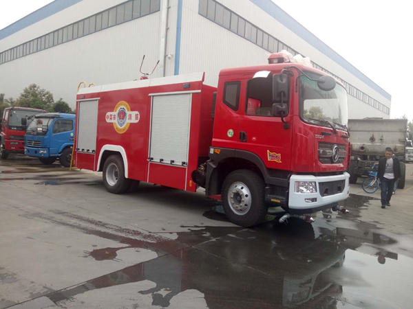 6-8吨东风D9水罐消防车