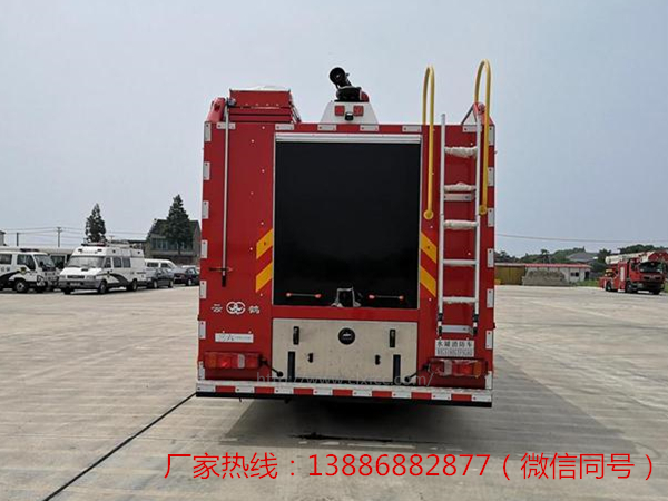 6吨汕德卡水罐消防车