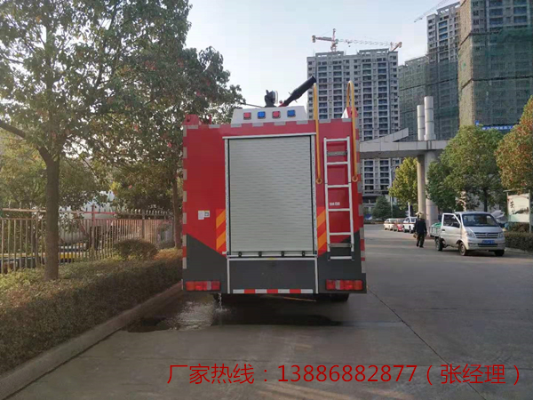 25吨重汽豪沃泡沫消防车