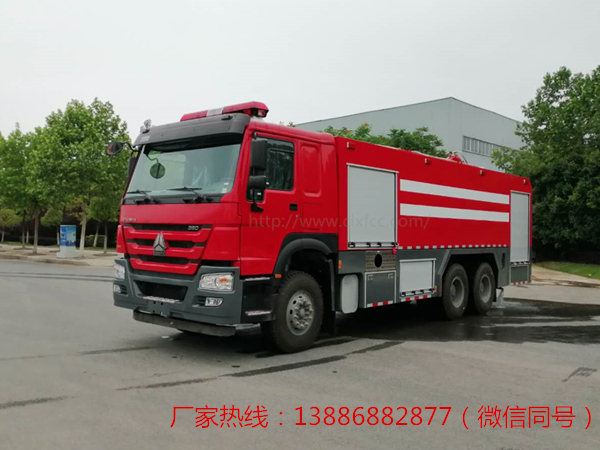 18吨重汽豪沃水罐消防车