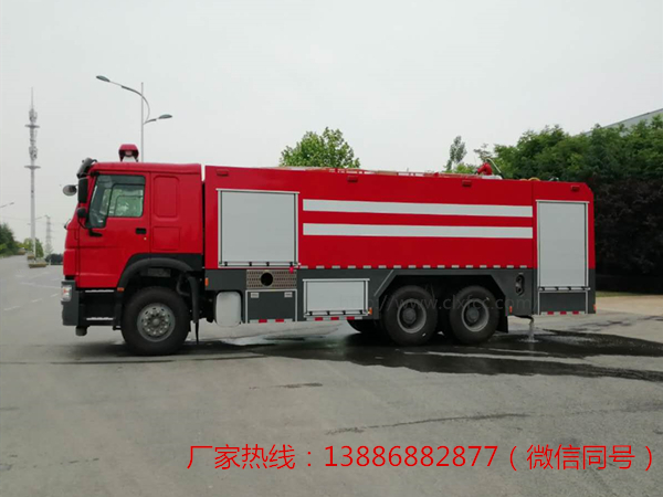 18吨重汽豪沃水罐消防车