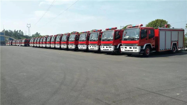 6方五十铃泡沫消防车