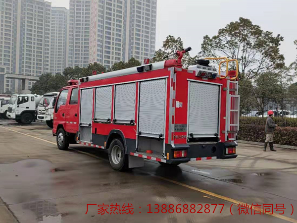 3吨600P五十铃水罐消防车