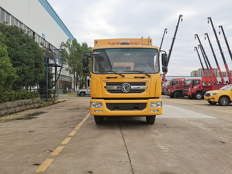 3000方东风D9排水车（休息室）