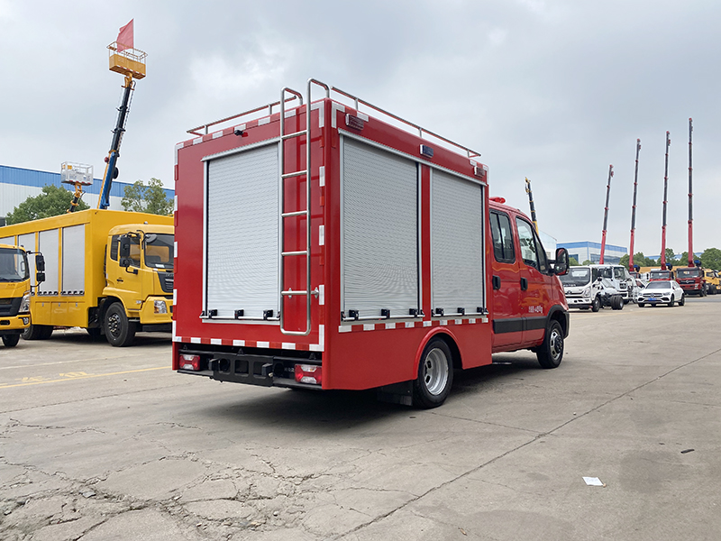 500方依维柯欧胜双排救险车（便携）