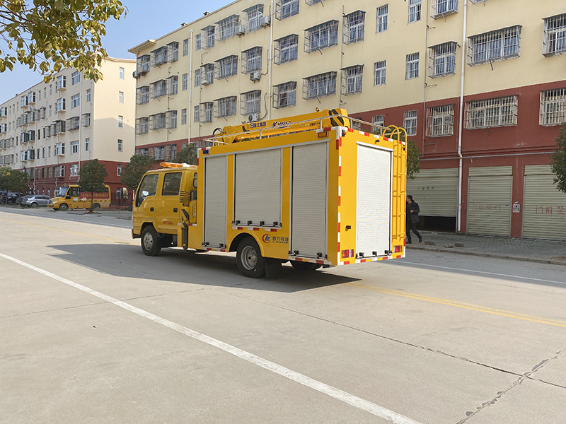 1000方五十铃带吊排水车（便携）