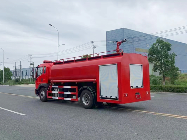 12吨重汽豪沃消防洒水车