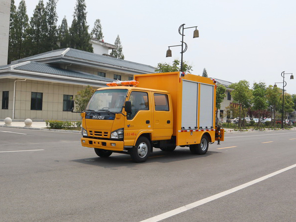 1000方五十铃双排带吊排水车