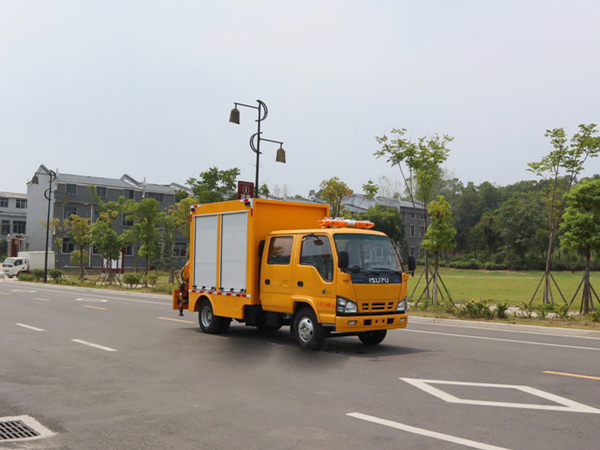 1000方五十铃双排带吊排水车