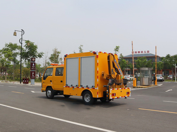 1000方五十铃双排带吊排水车