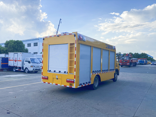 1600方多利卡D7排水车（自吸便携）