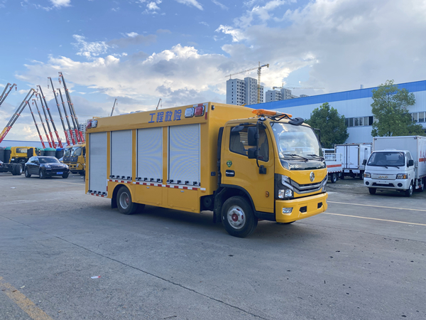 1600方多利卡D7排水车（自吸便携）
