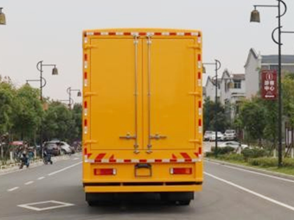 1000KW东风天龙前四后八电源车