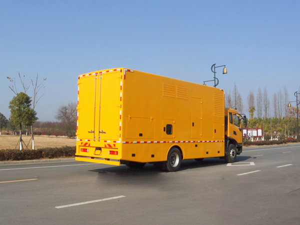 东风天锦200KW电源车
