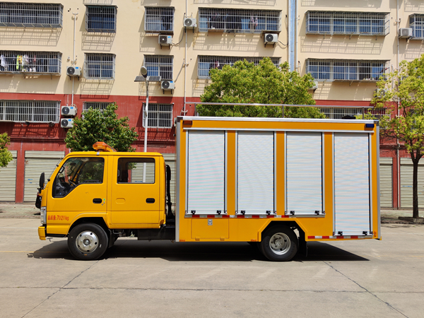 2000方五十铃双排救险车（便携）