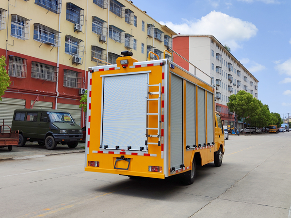 2000方五十铃双排救险车（便携）