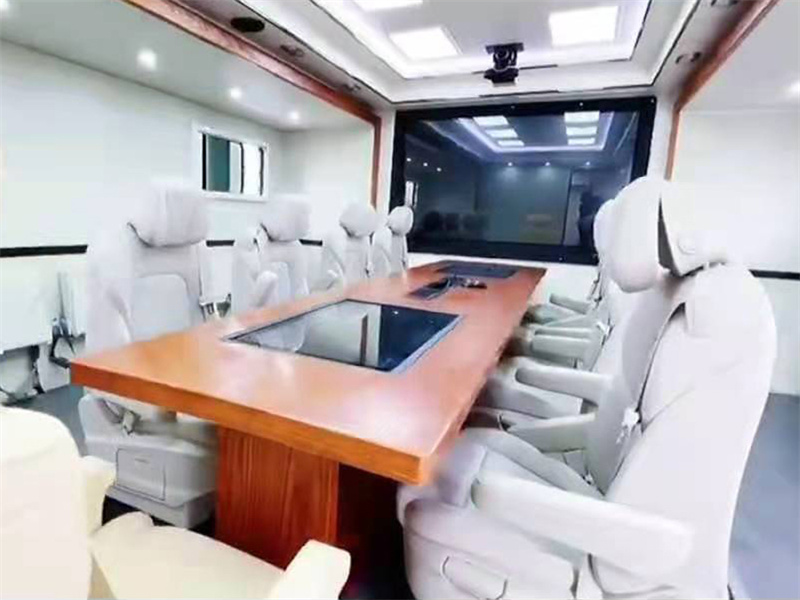 重汽豪沃单桥指挥车