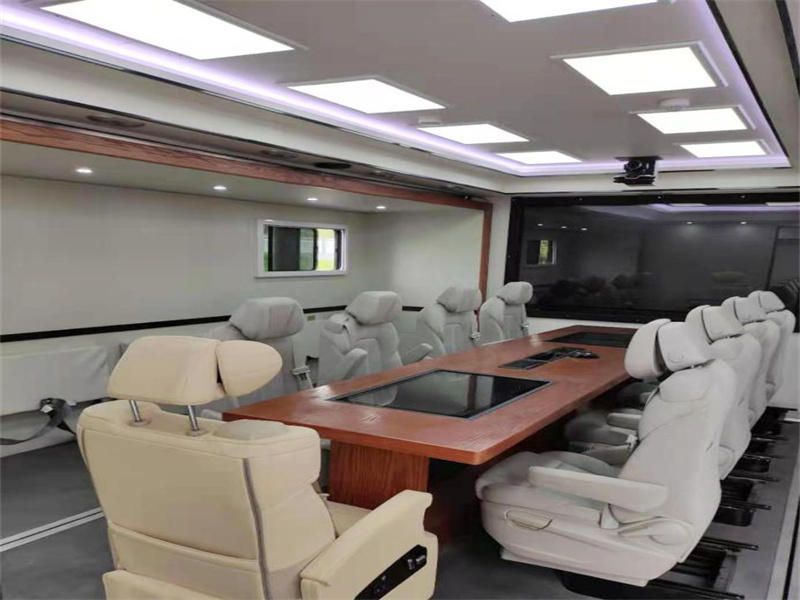 重汽豪沃单桥指挥车