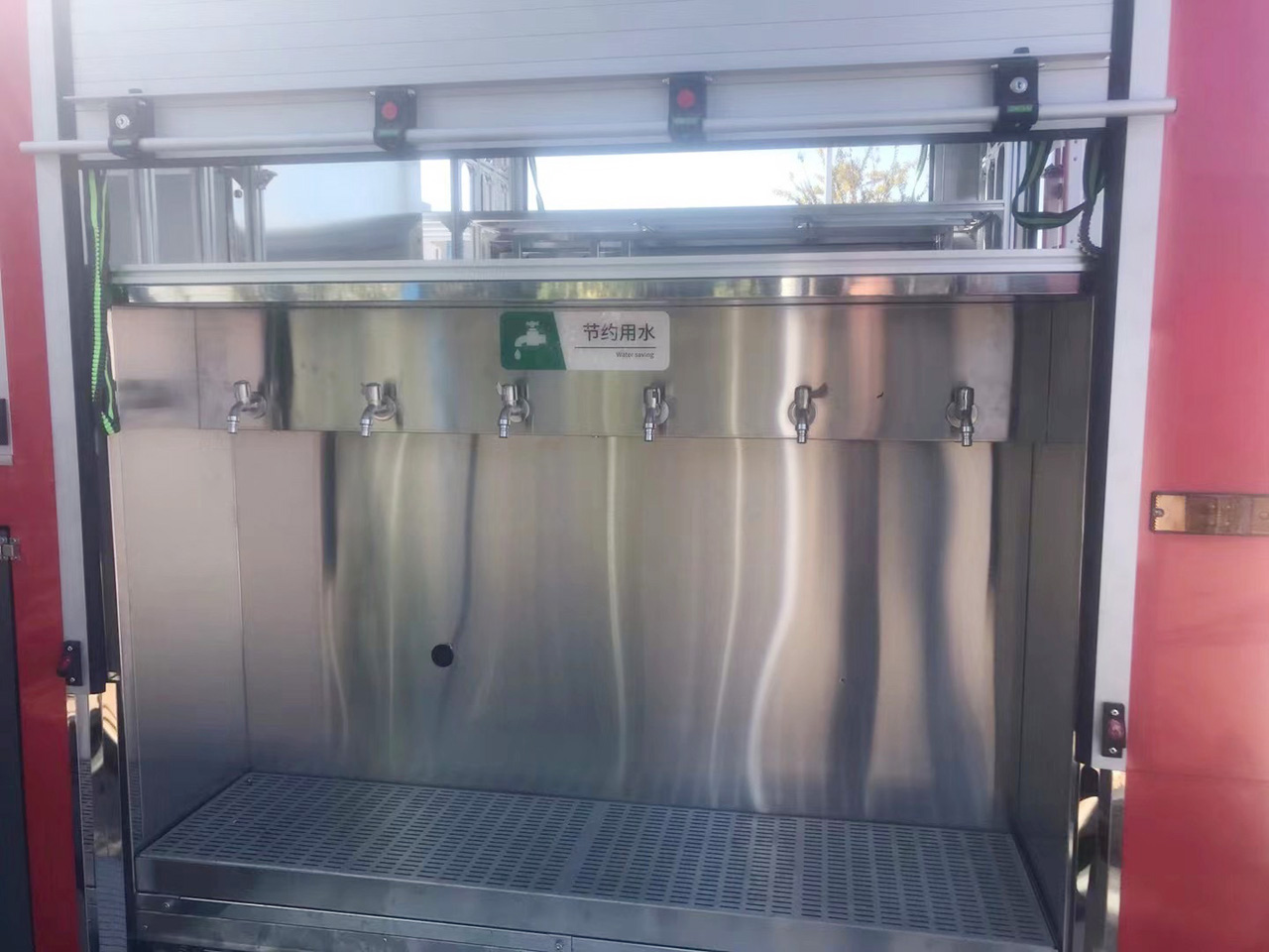 重汽豪沃净水车