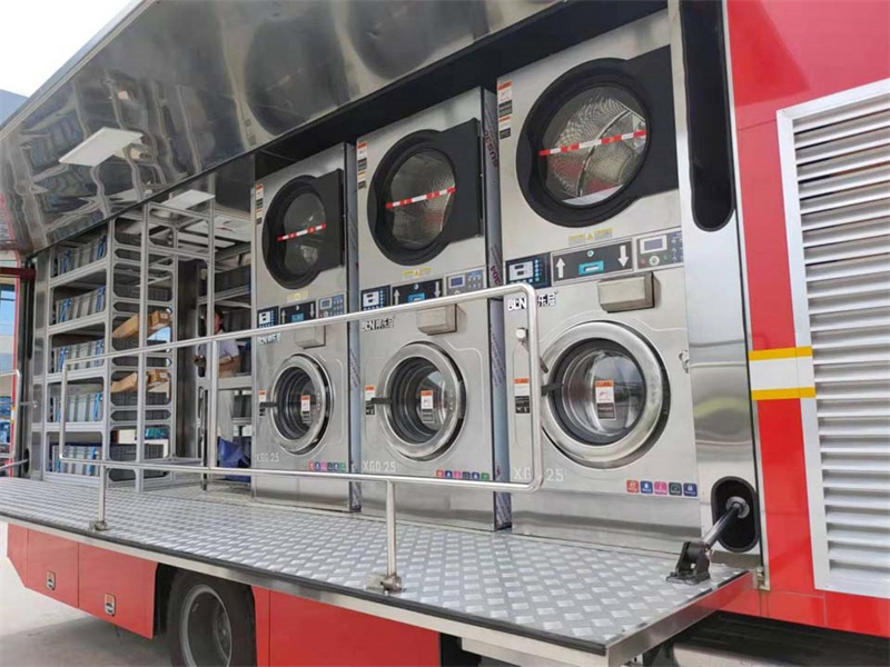 重汽豪沃被服洗涤车