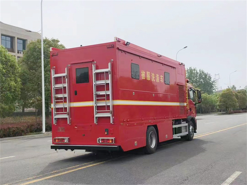 重汽豪沃被服洗涤车