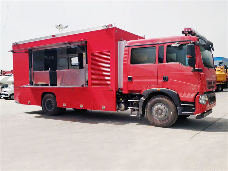 重汽豪沃双排炊事车