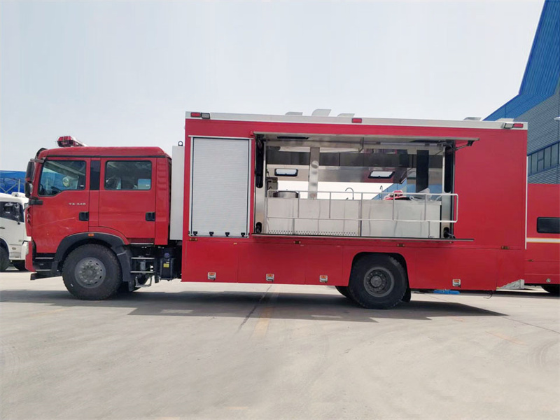 重汽豪沃双排炊事车