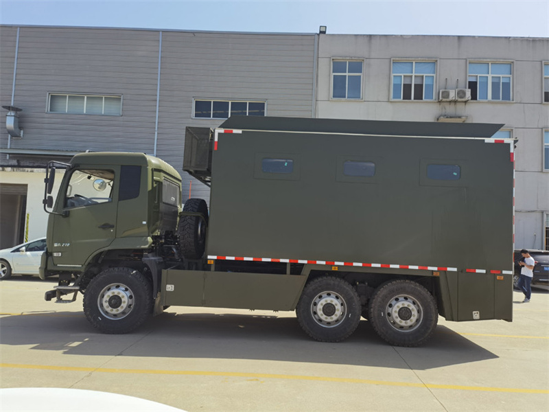 东风六驱200人越野炊事车