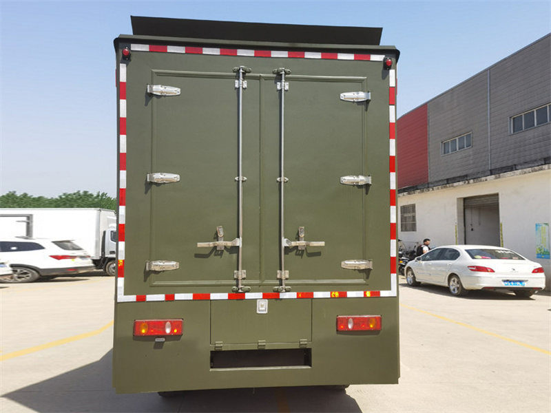 东风六驱200人越野炊事车