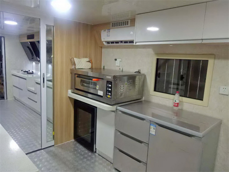 重汽豪沃TG5餐车