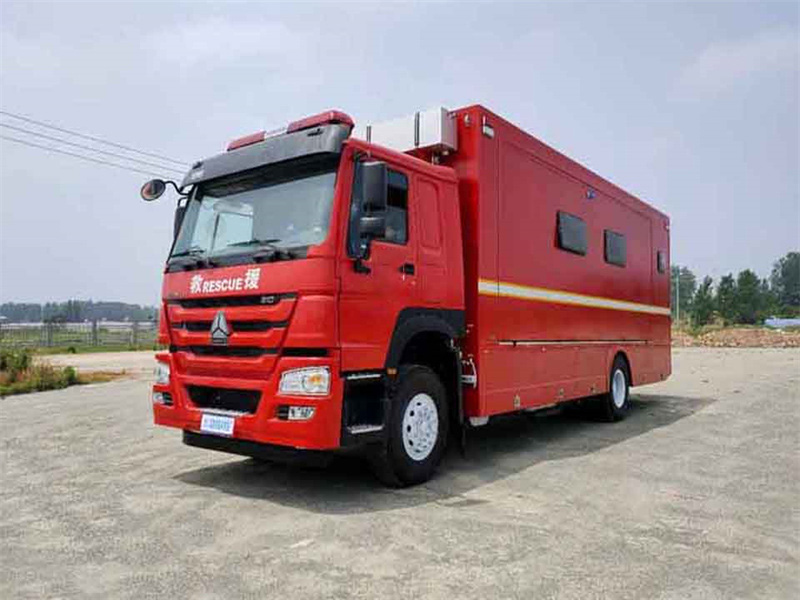 重汽豪沃双拓展宿营车28人