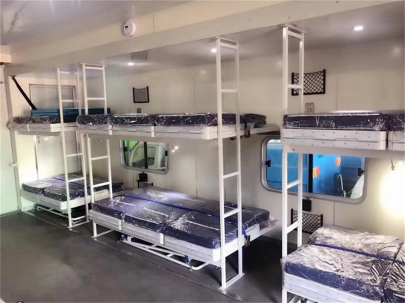 重汽豪沃双拓展宿营车28人