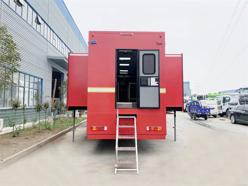 重汽豪沃双拓展宿营车28人