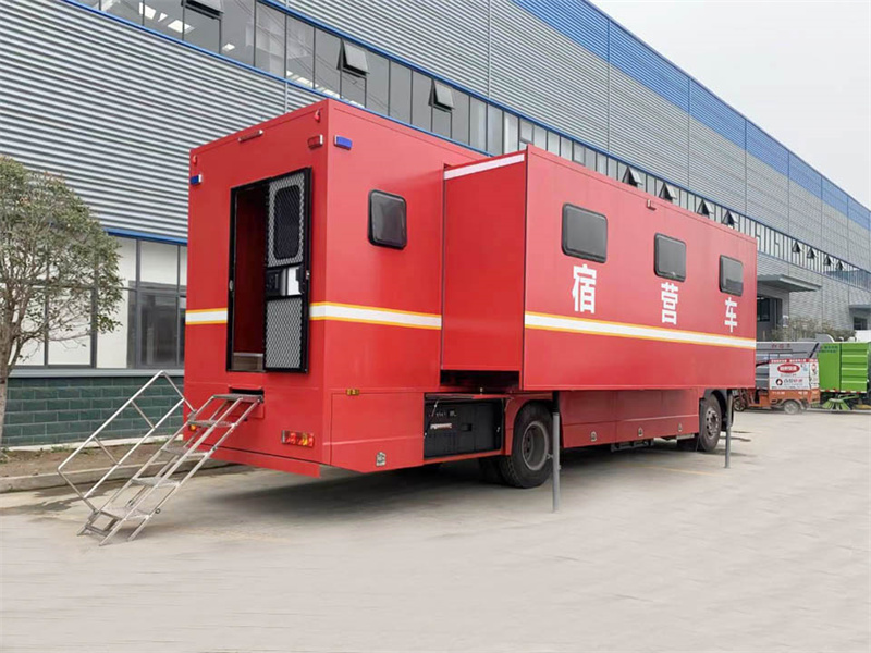 重汽豪沃双拓展宿营车28人