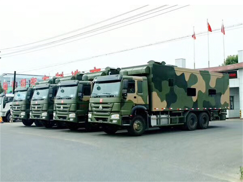 重汽后双桥24-28床位野外宿营车