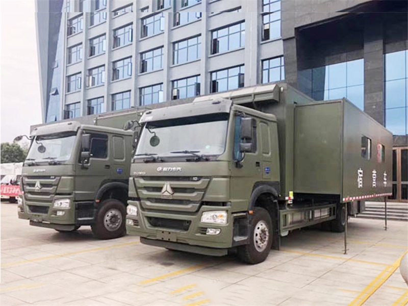 重汽豪沃单桥宿营车