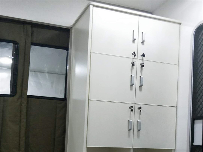 重汽豪沃淋浴车