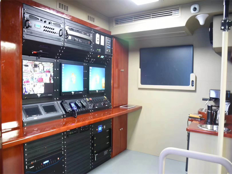 重汽汕德卡应急指挥车