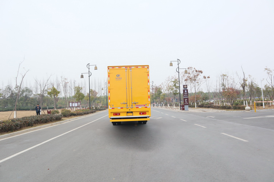 东风天锦应急电源车