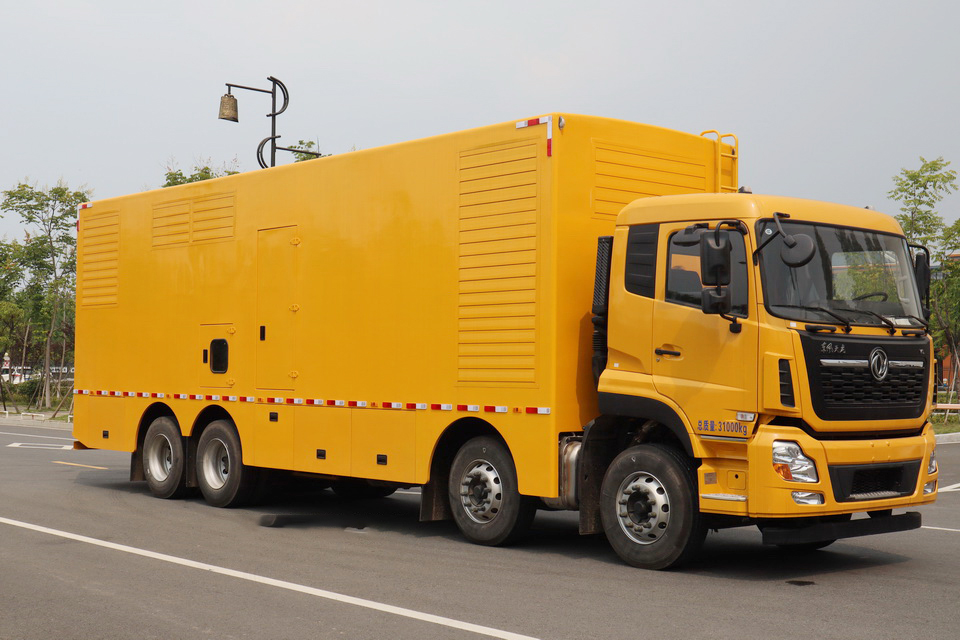 东风前四后八移动电源车