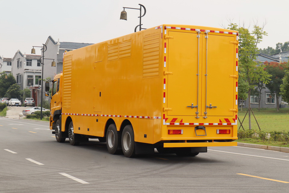 东风前四后八移动电源车