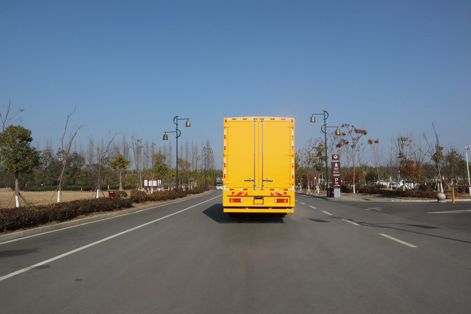 东风天锦VR电源车