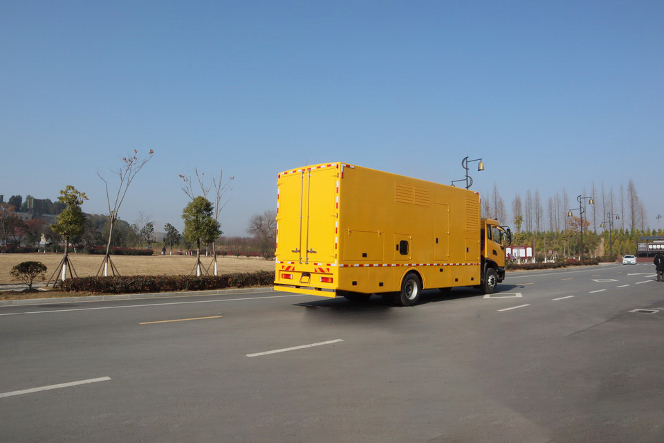 东风天锦VR电源车