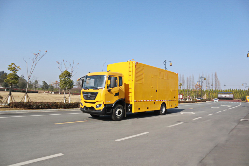 东风天锦VR电源车