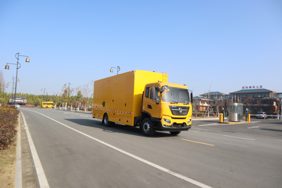 东风天锦VR电源车
